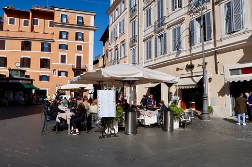 Piazza San Lorenzo in Lucina Piazza San Lorenzo in Lucina