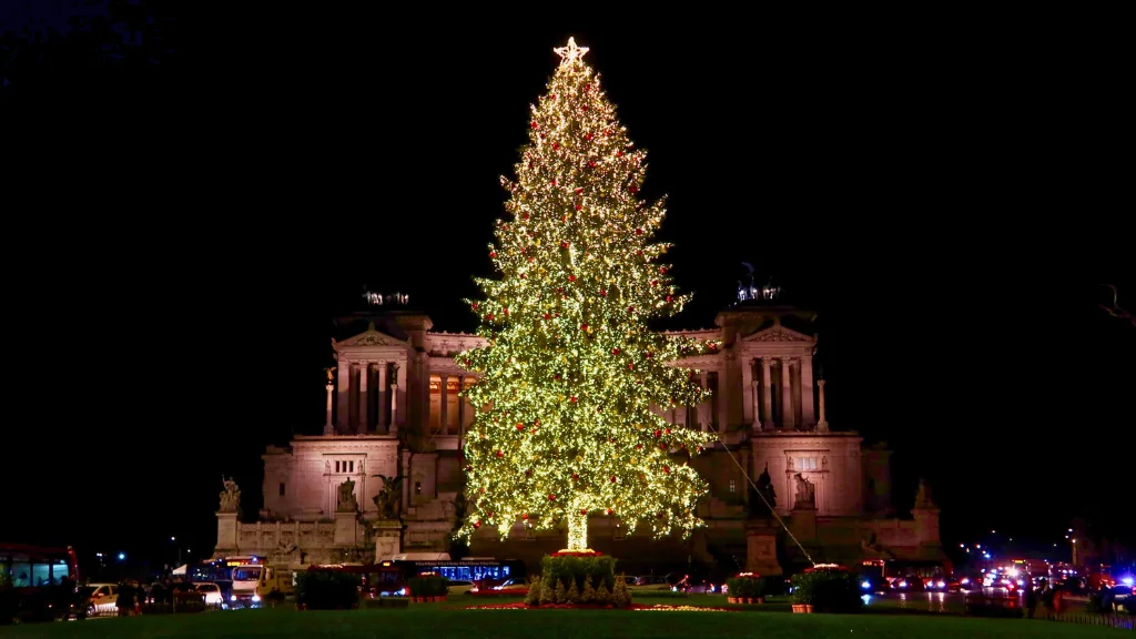piazza venezia christmas tree night
