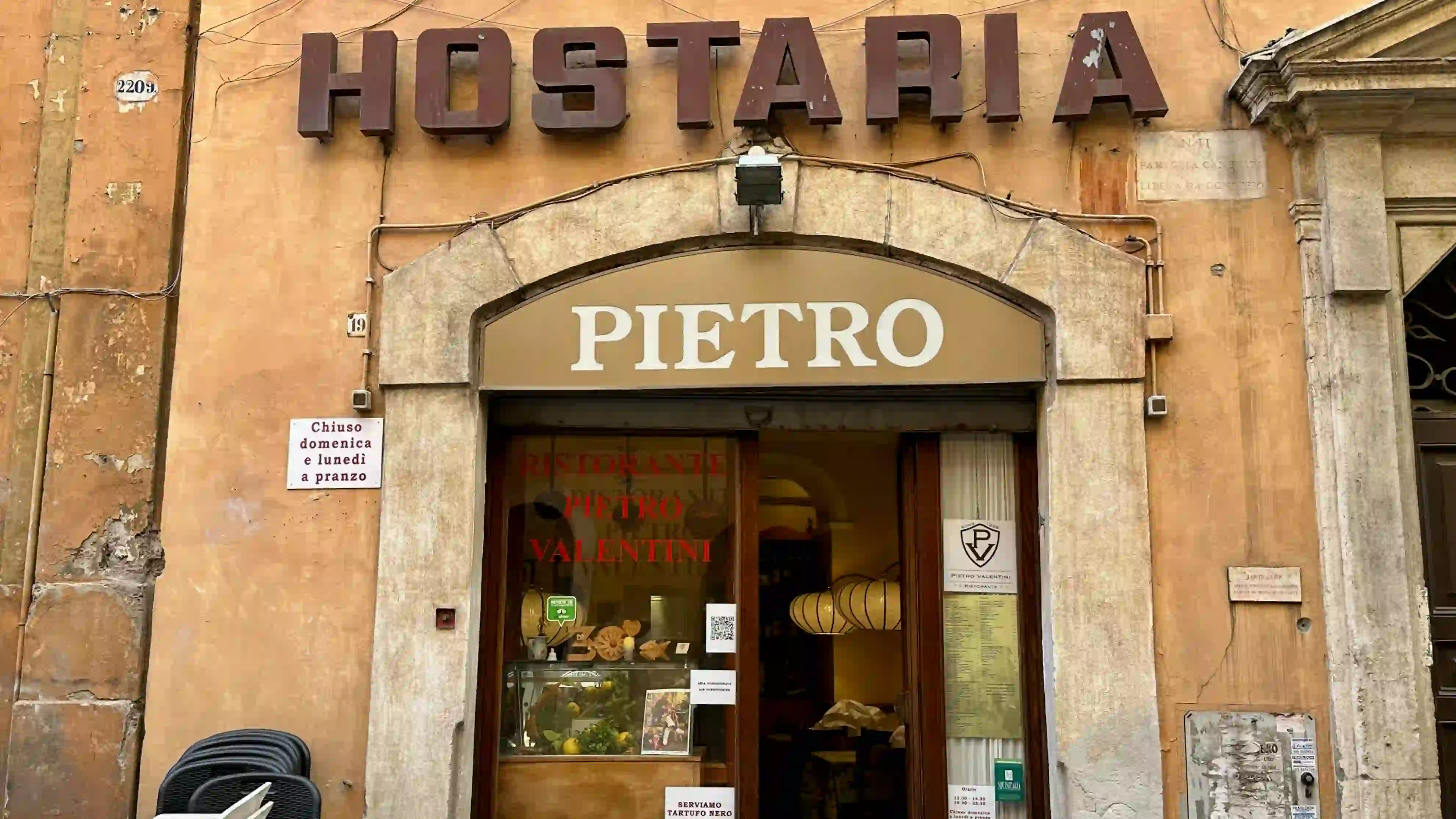 Pietro Valentini - an unobtrusive trattoria near Piazza Navona pietro valentini - entrance
