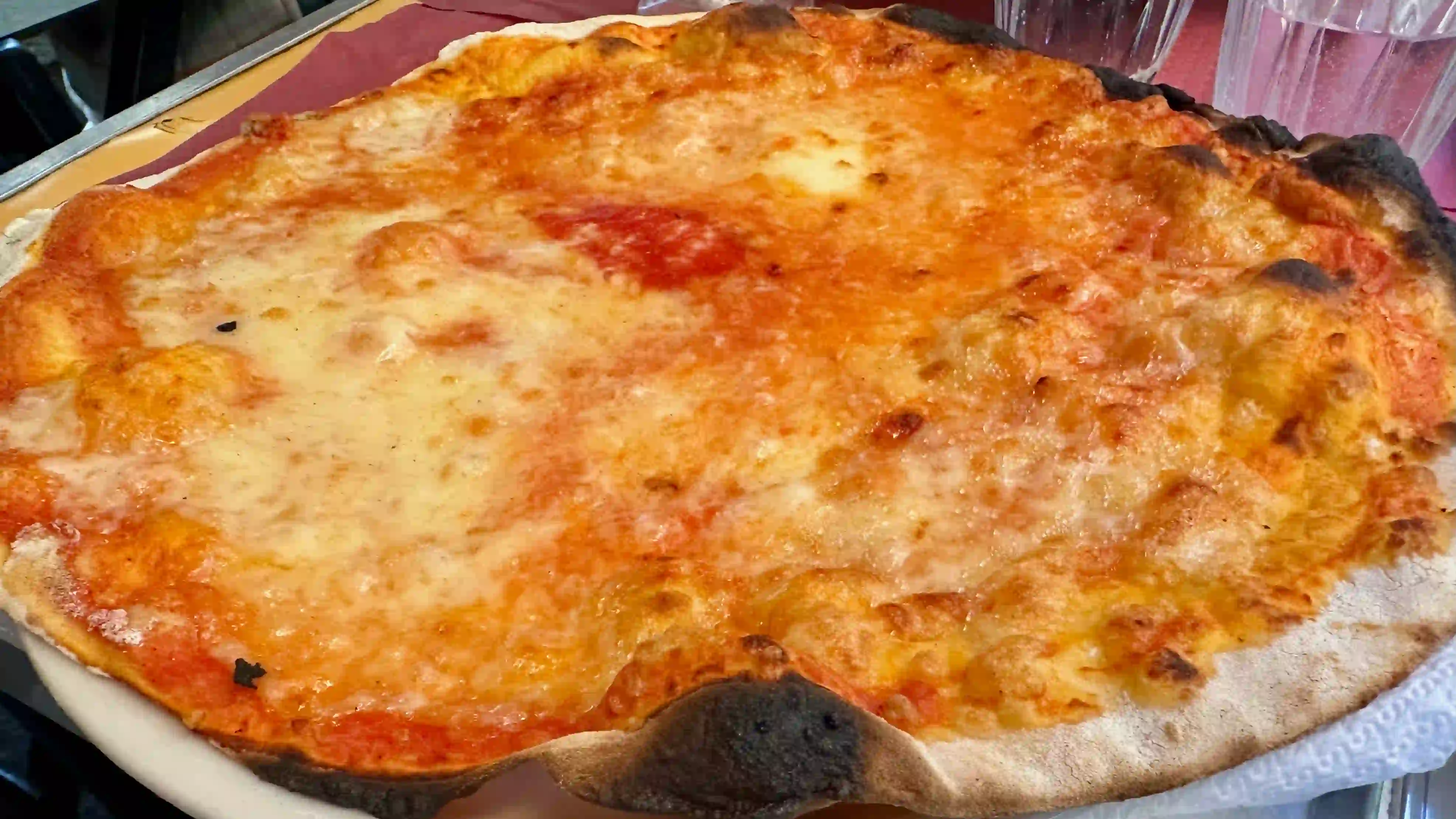 pizzeria ai marmi - pizza margherita