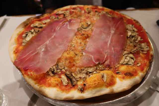 pizza at da baffetto