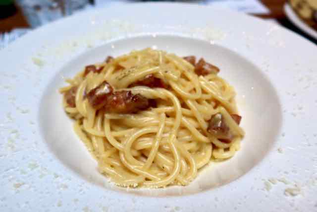 spaghetti carbonara at emma in rome