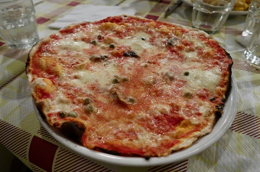Pizzeria Ostiense. Pizza Napoli