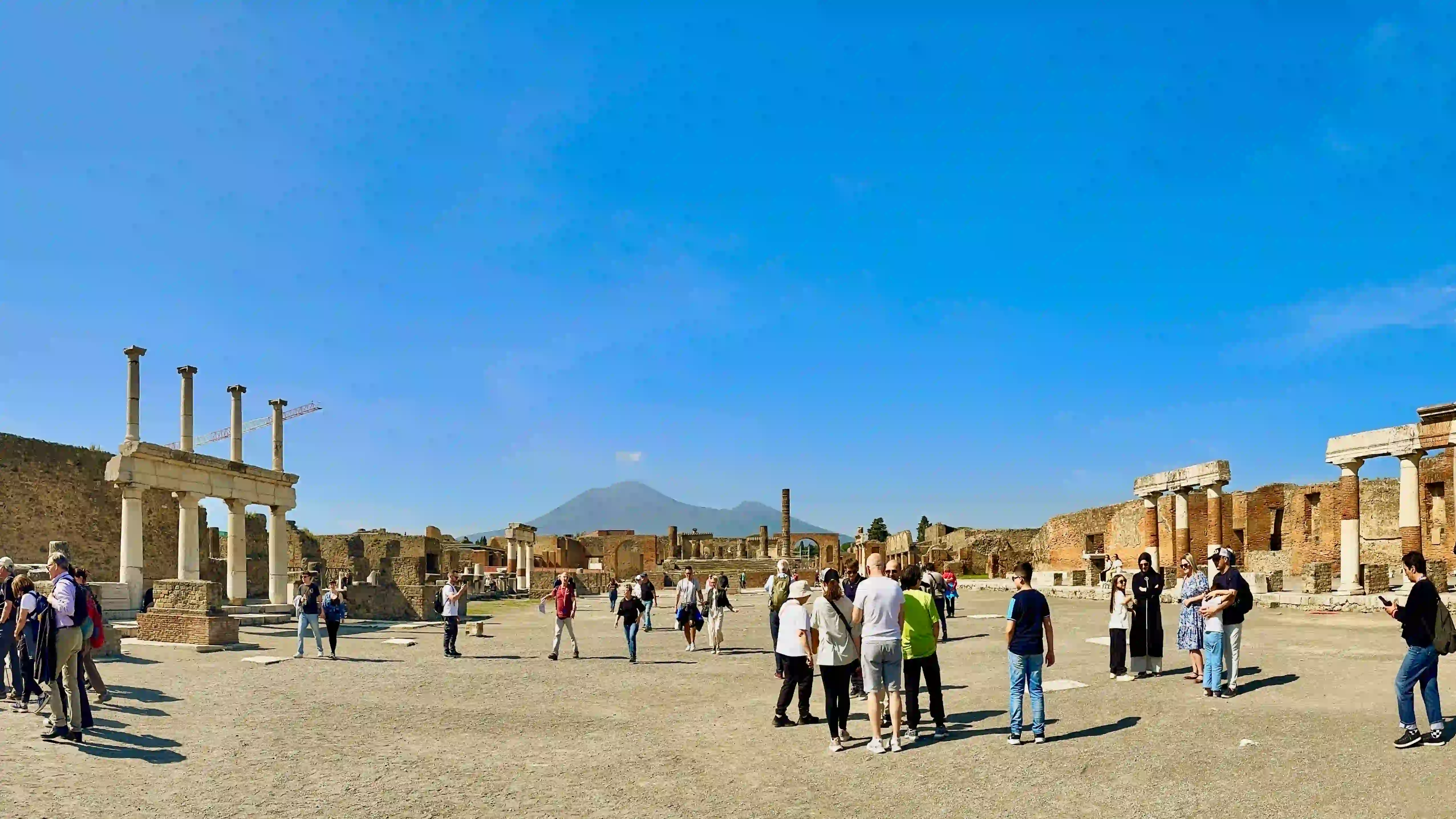 pompeii with mount vesuvius