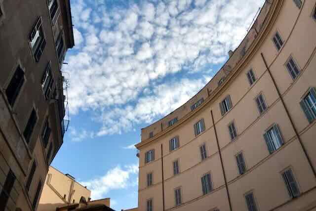 Modern buildings built on the shape of Pompey's theater