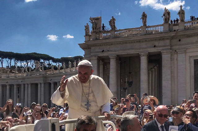 pope francis greets the crowds pope francis greets the crowds