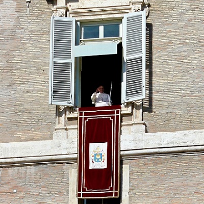 pope francis giving the angelus