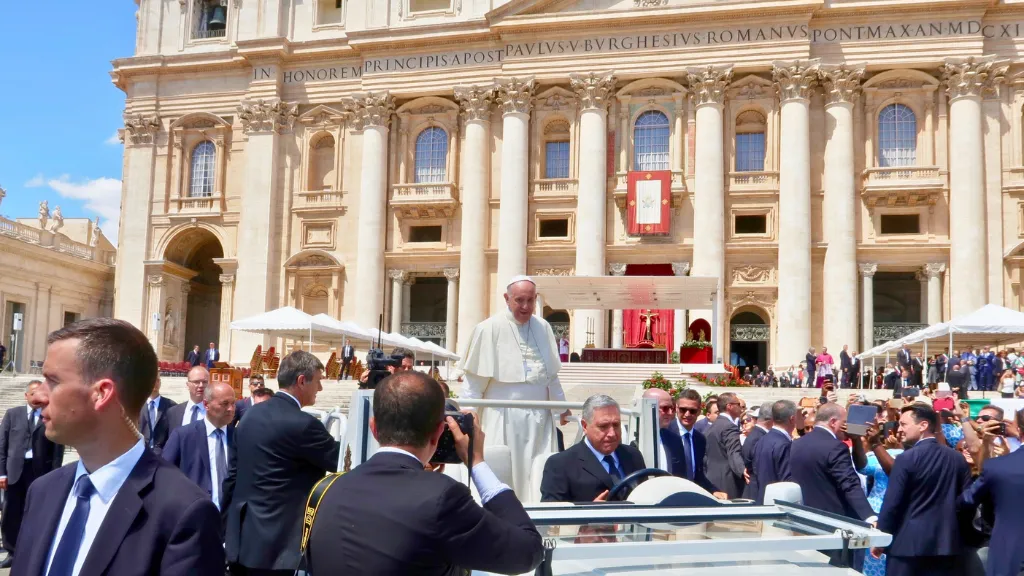 pope francis st peters square