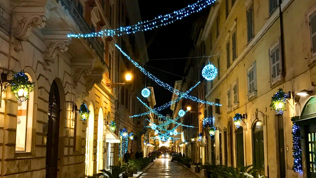 rome street lights christmas