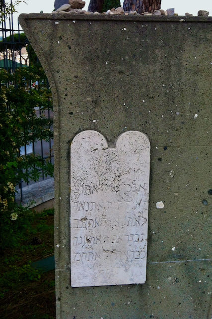 Rome Cemeteries roseto jewish closeup