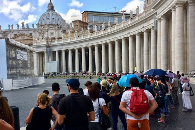St Peter's Square in mid August how to dress in rome in mid-august