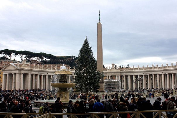 january crowds in st peters square