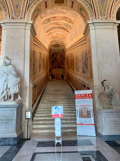 entrance hallway of the scala sancta