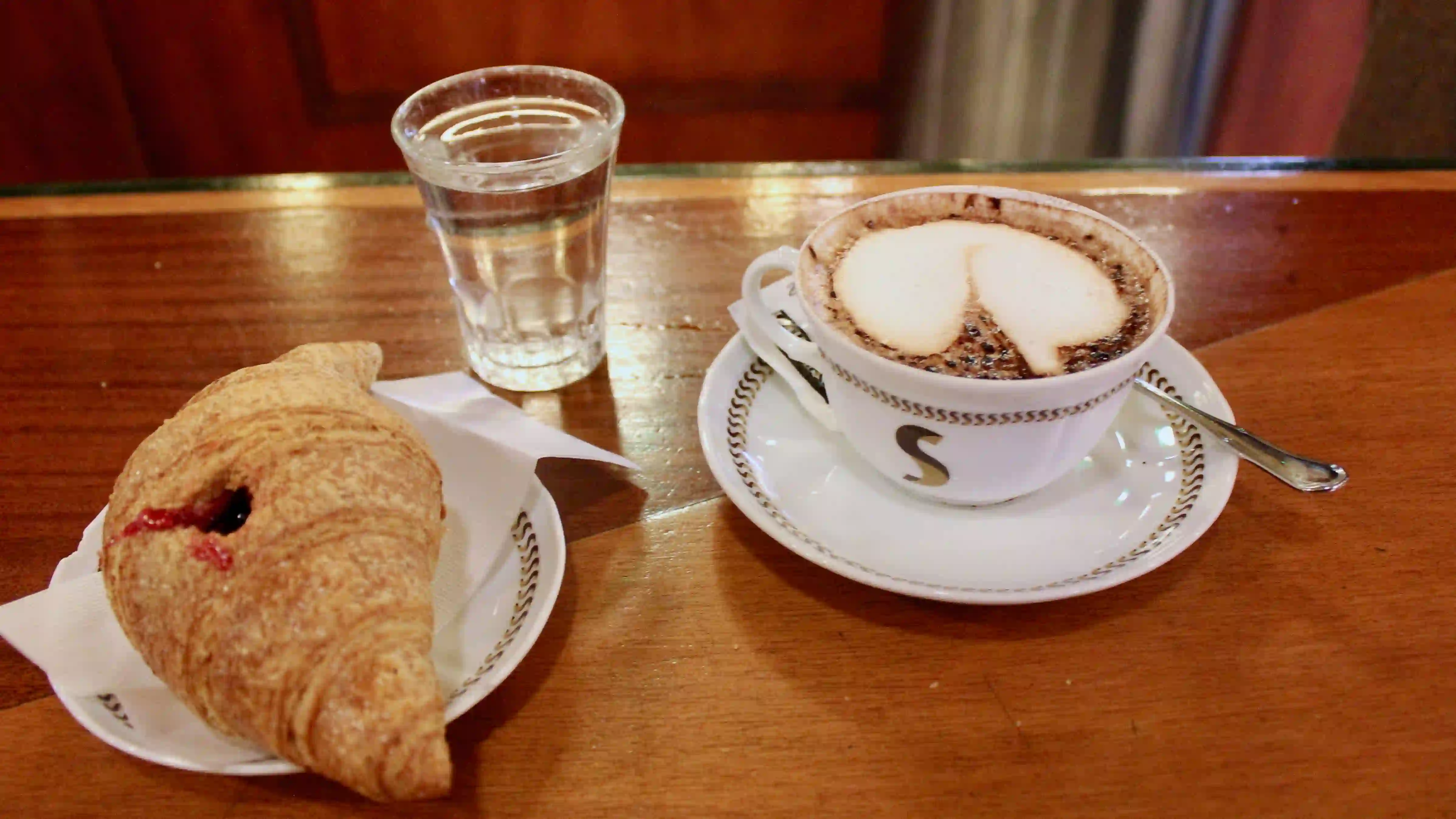 scia scia cafe - cornetto and cappuccino