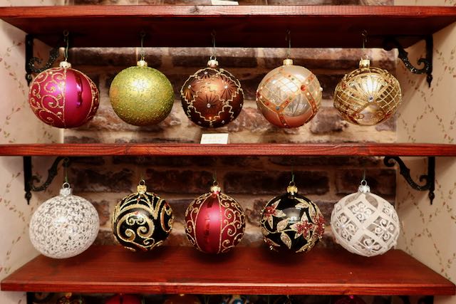 ornaments at sempre natale in rome