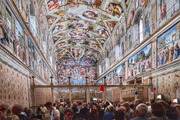 Sistine Chapel. Daily crowd Sistine Chapel. Daily crowd