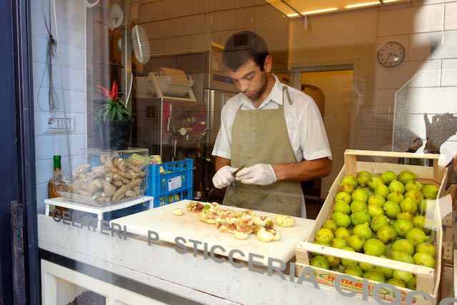 cutting figs for gelato cutting figs for gelato