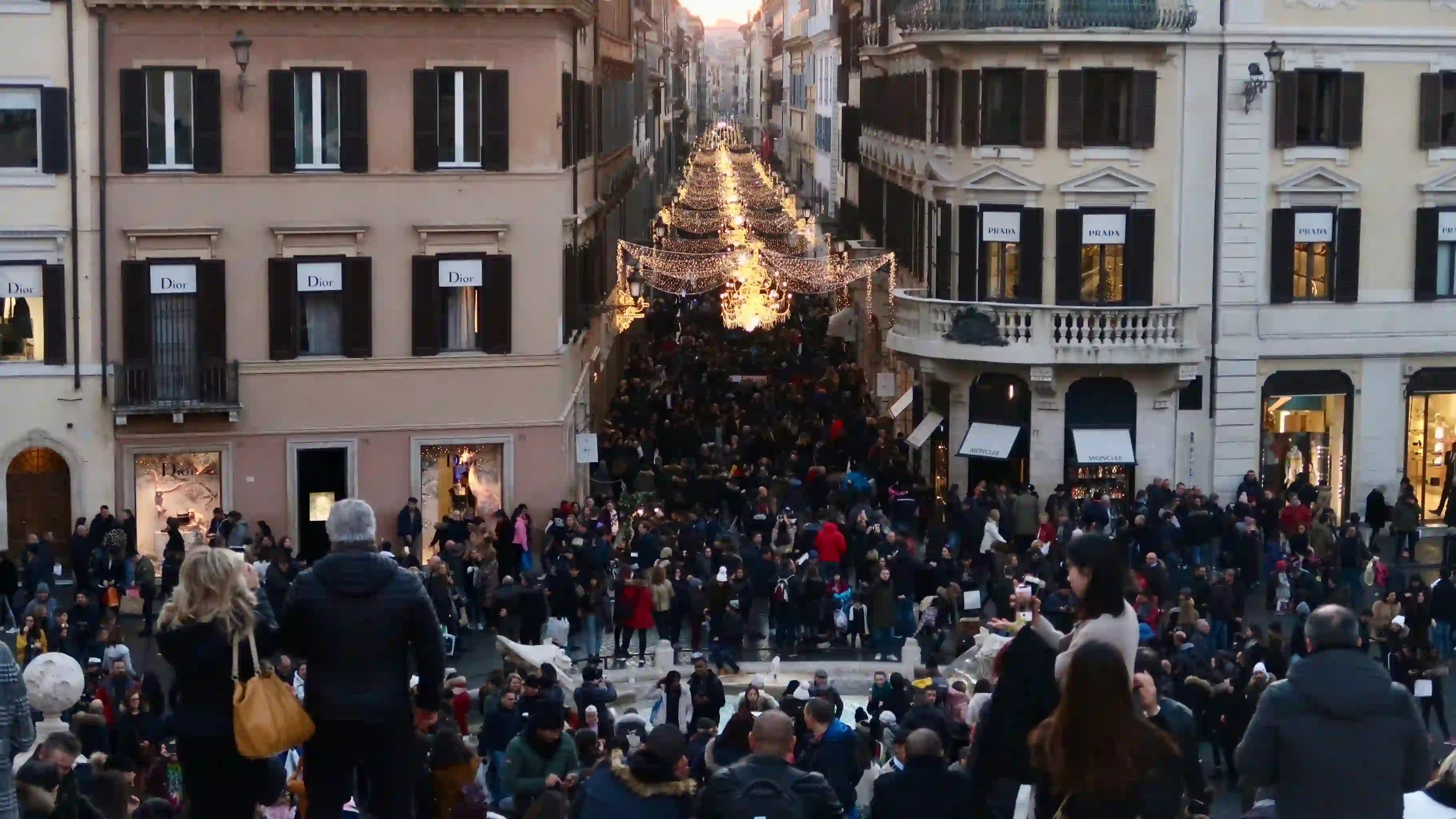 via condotti and the bottom of the Spanish Steps on January 6 Spanish Steps on January 6 (befana)