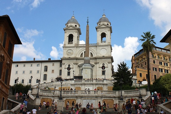 trinità dei monti church at the top of the spanish steps