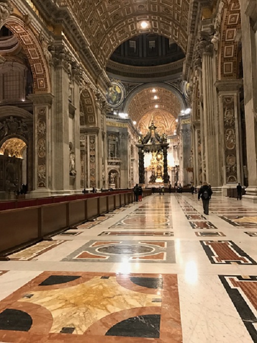 st peters basilica empty near closing time