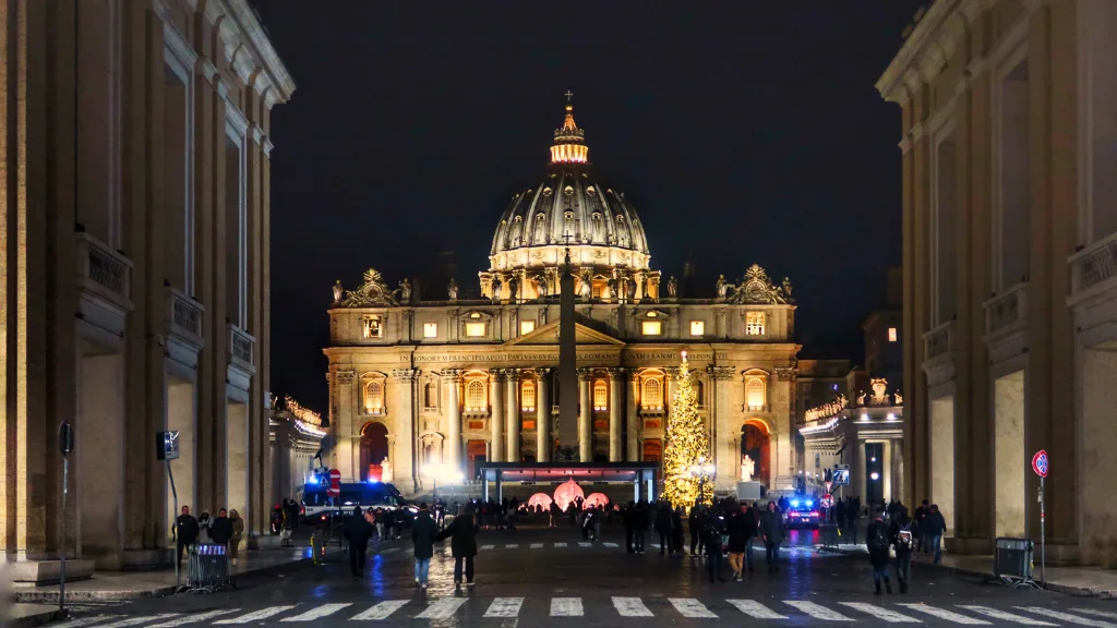 st peters basilica wide view christmas