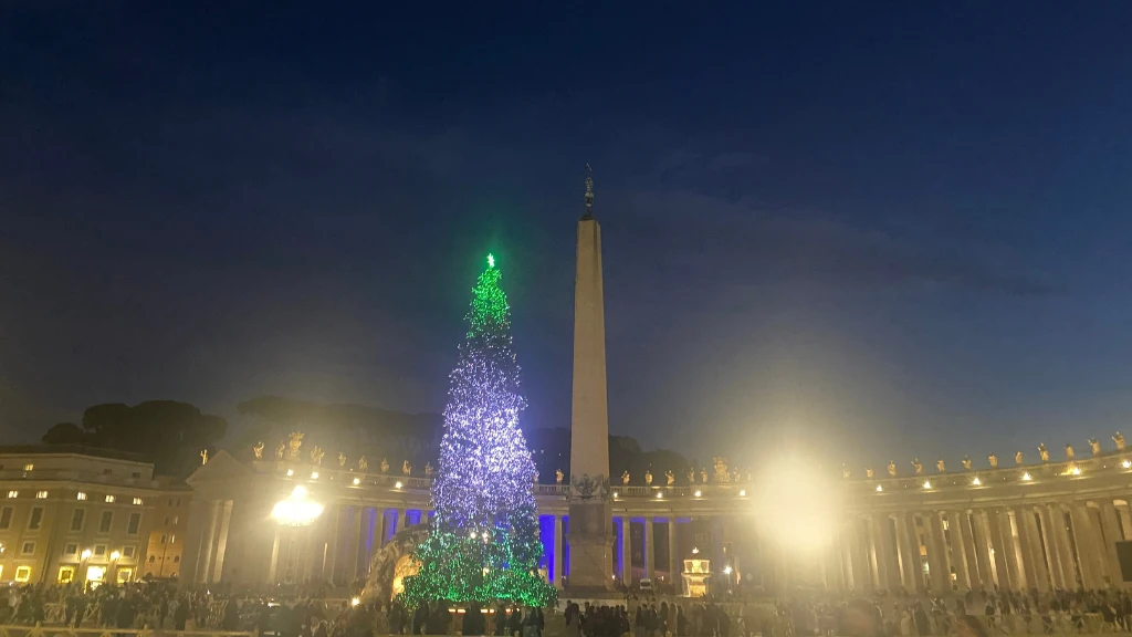 st peters square obelisk tree 2023