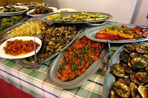 Mixed starters of roasted and steamed vegetables