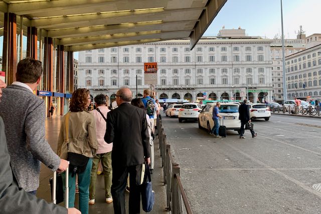 taxi queue at rome termini station