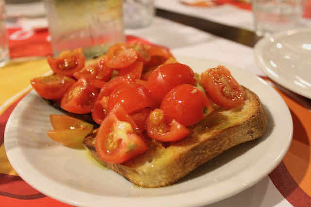 Bruschetta with fresh tomatoes