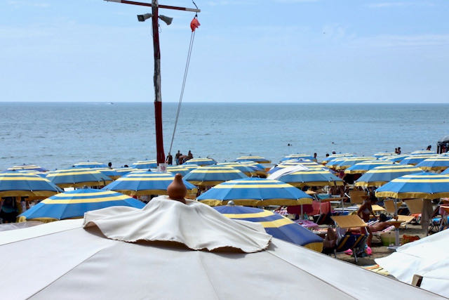 beach umbrellas in italy italy beaches with umbrellas