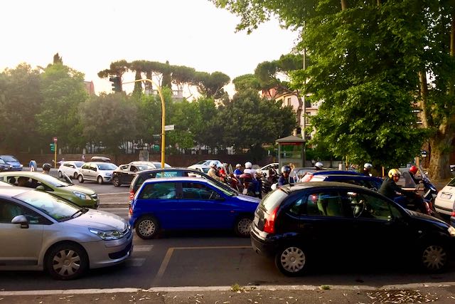 traffic in rome rome traffic