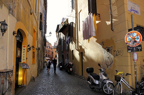 trastevere street scene