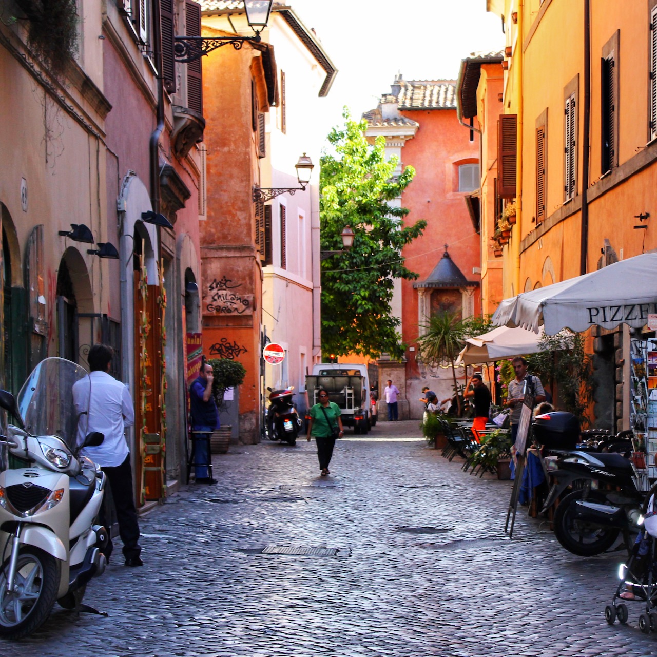 Streets of Trastevere trastevere street scene thumb