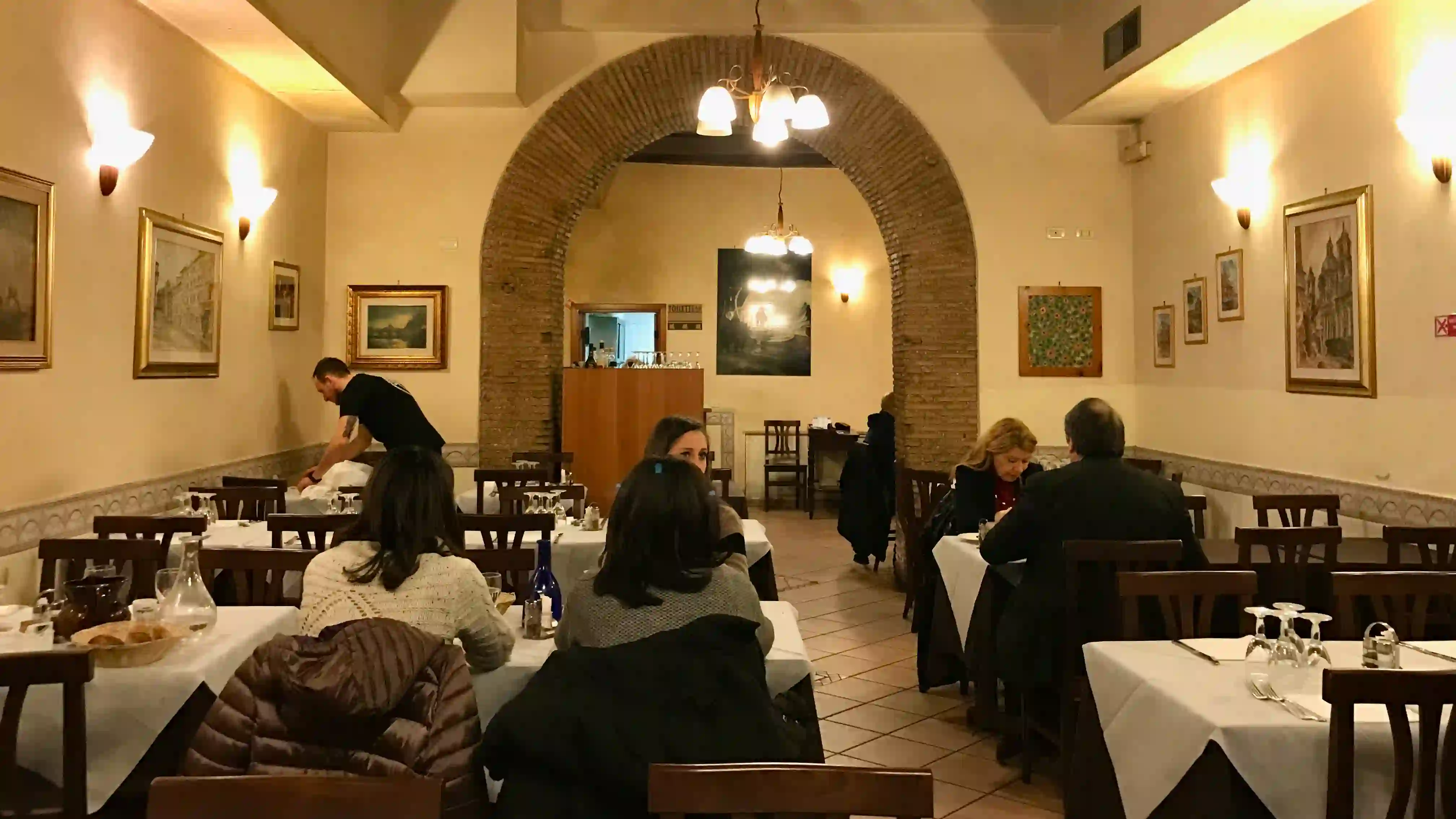 diners inside trattoria lilli near piazza navona trattoria lilli - interior