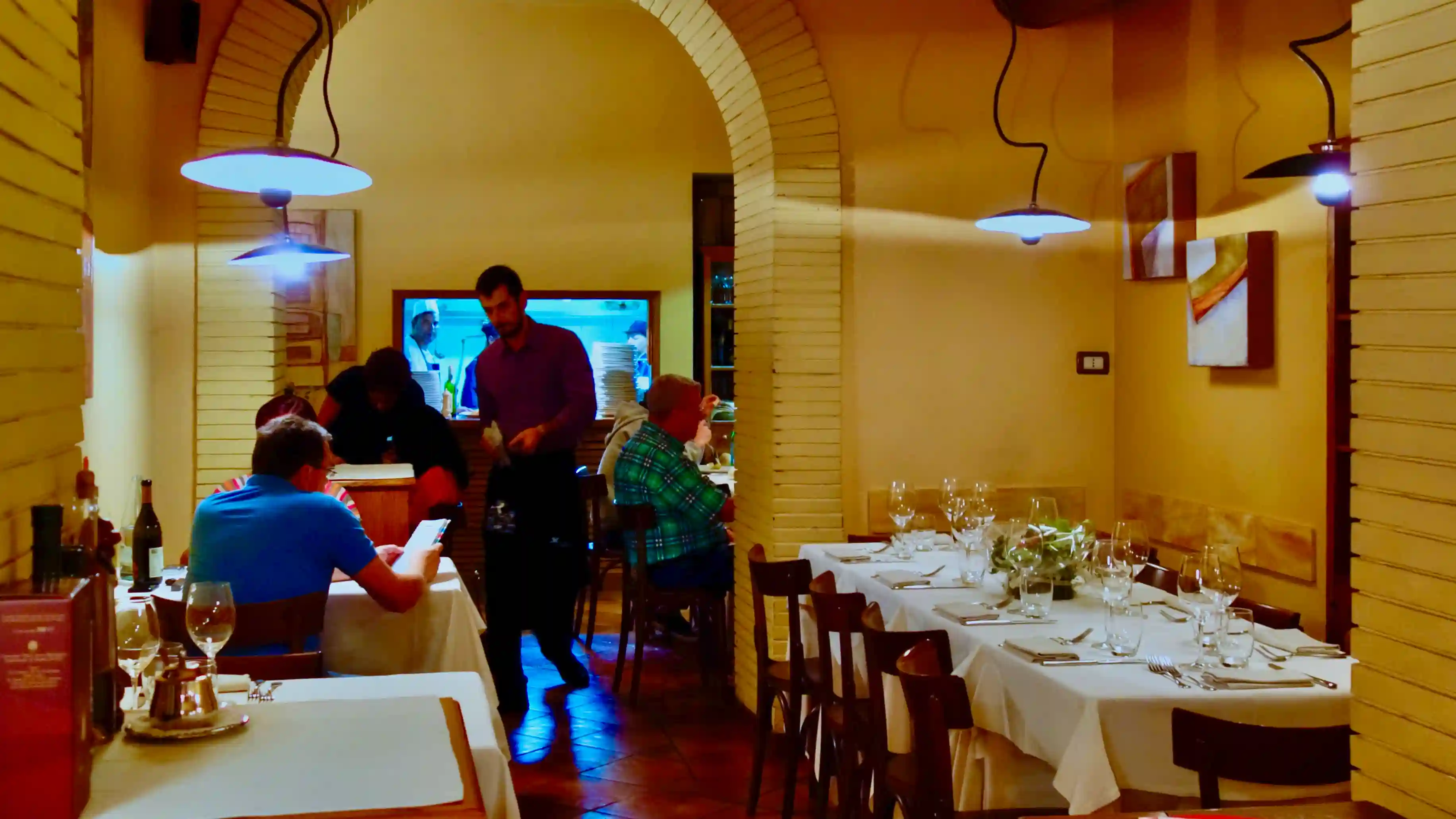 trattoria monti interior
