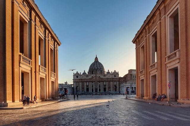 saint peter's basilica from the front saint peter's basilica from the front
