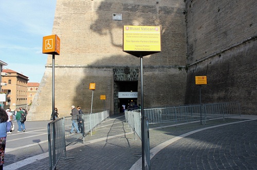 entrance to vatican museums