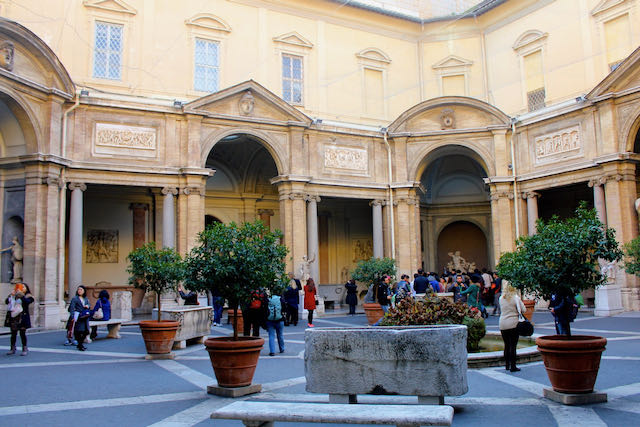 octagonal courtyard of vatican museums