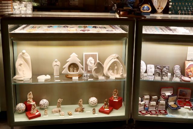 christmas gifts in vatican museums