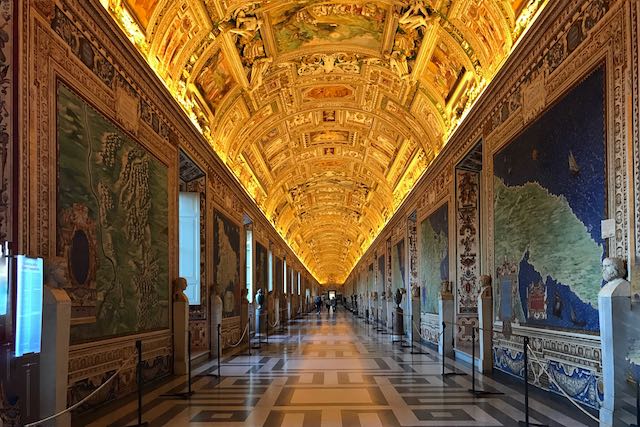 empty maps gallery in vatican museums