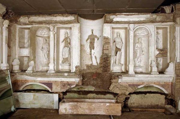 photo of tomb of saint peter