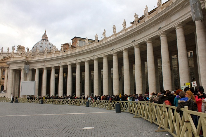 line to get into st peter's basilica in january line to get into st peter's basilica in january