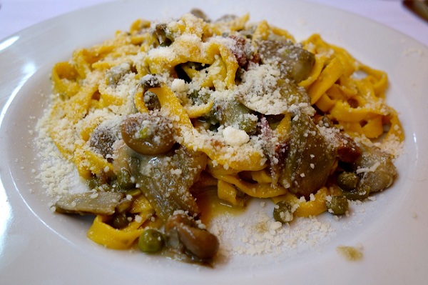 vignarola with pasta at flavio al velavevodetto