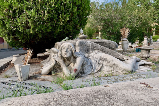 verano cemetery tomb1