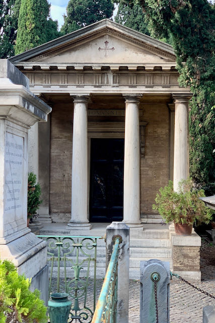 verano cemetery tomb3