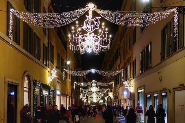 christmas lights on via dei condotti