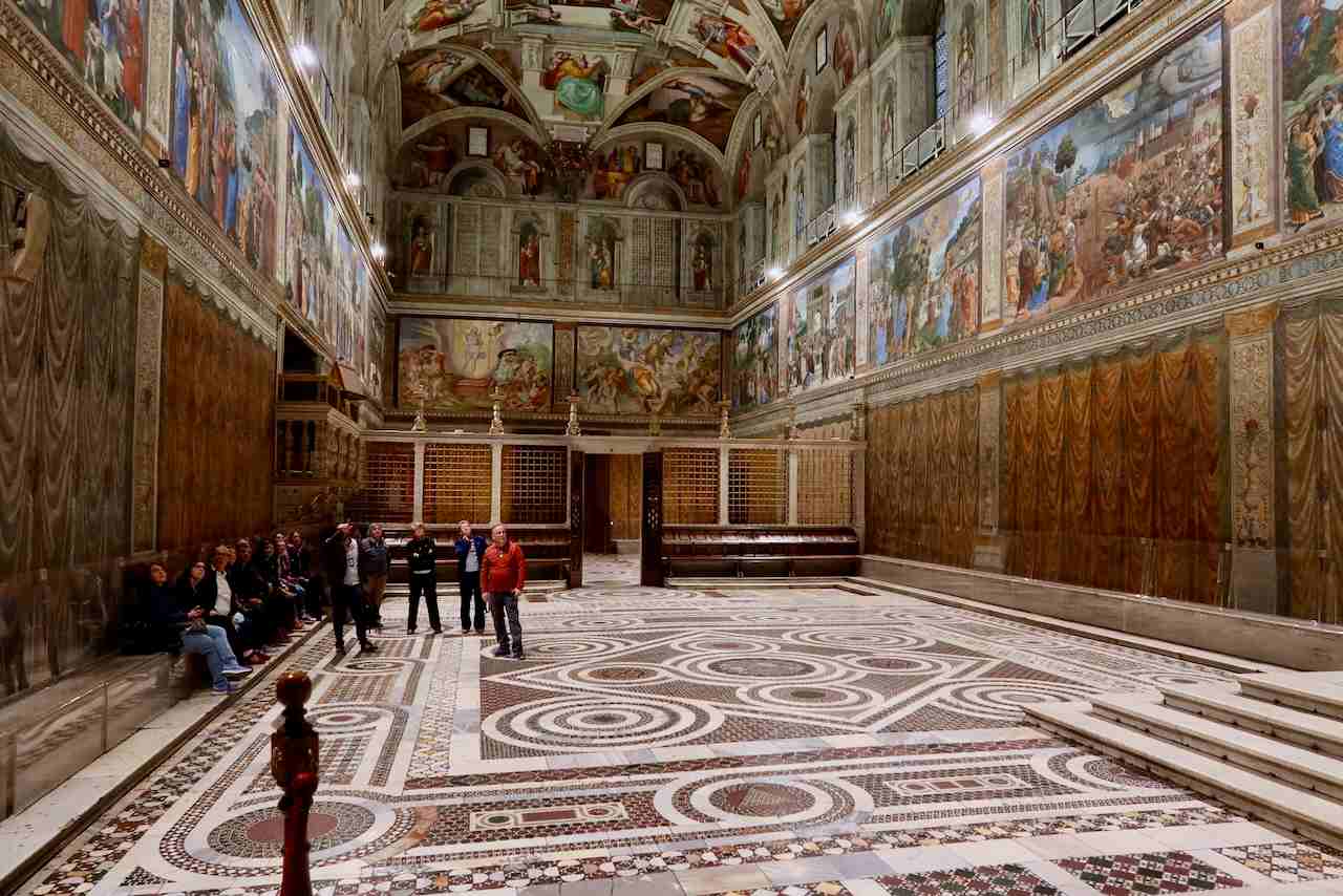 vip open vatican - sistine with guide explaining