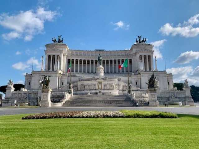 vittoriano front view
