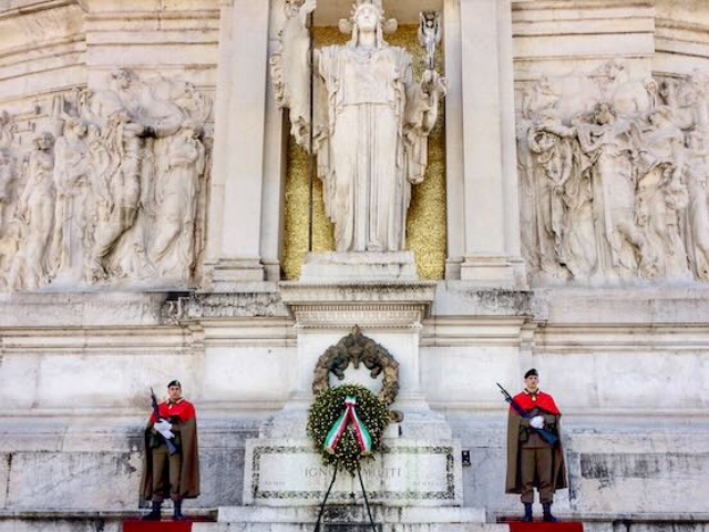 wreath on the vittoriano main steps