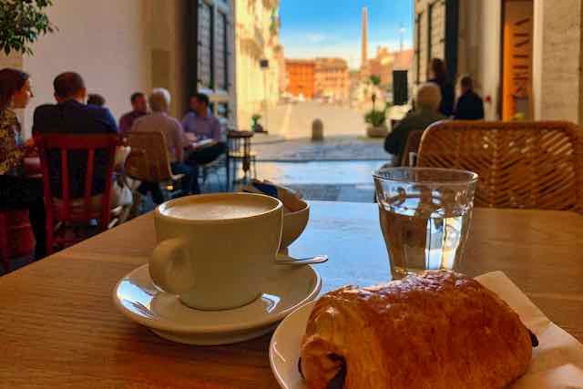 cappuccino and cornetto at vivi navona